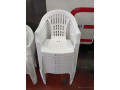 vente-de-chaises-napoleons-plastiques-sans-avec-manches-et-vip-rouges-small-3