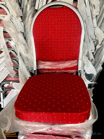 vente-de-chaises-napoleons-plastiques-sans-avec-manches-et-vip-rouges-big-2