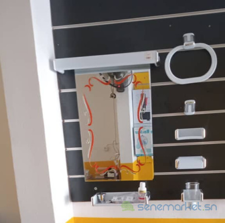accessoires-de-douche-et-miroir-simple-big-0