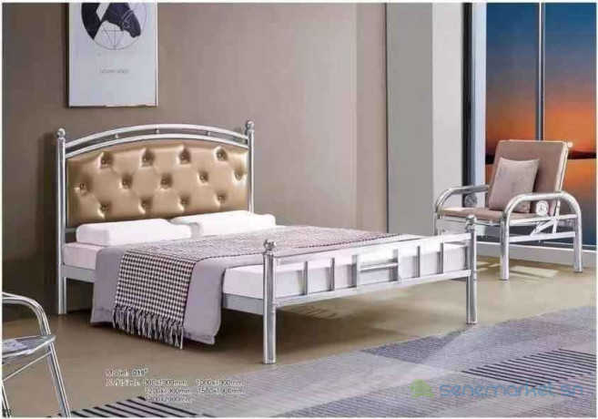 lit-capitonne-en-inox-big-0