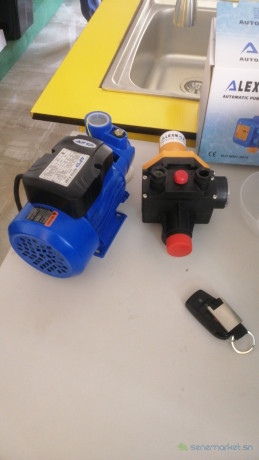 pompe-surpresseur-avec-un-controleur-automatique-pour-augmenter-la-pression-de-leau-big-0