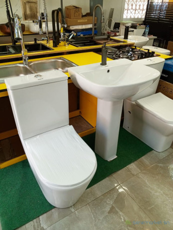 ensemble-sanitaire-avec-chaise-ronde-big-0
