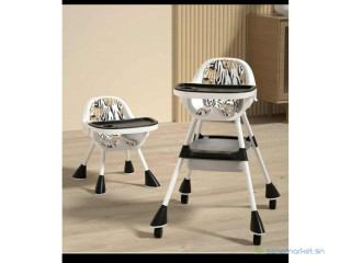 Chaise haute pour bébé moderne