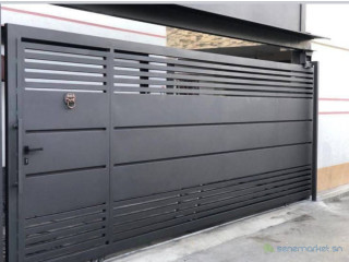 Porte métallique adaptée noir