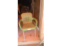 chaise-de-couleur-en-plastique-avec-pieds-inoxydable-small-1