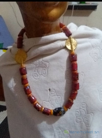 collier-africain-traditionnel-big-0
