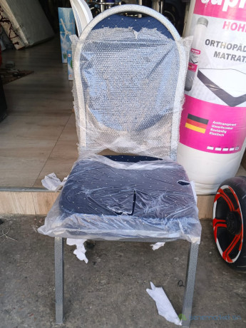chaise-vip-bleue-original-big-0