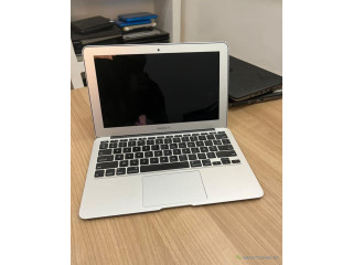 MacBook Air 2014, intel core i5.
