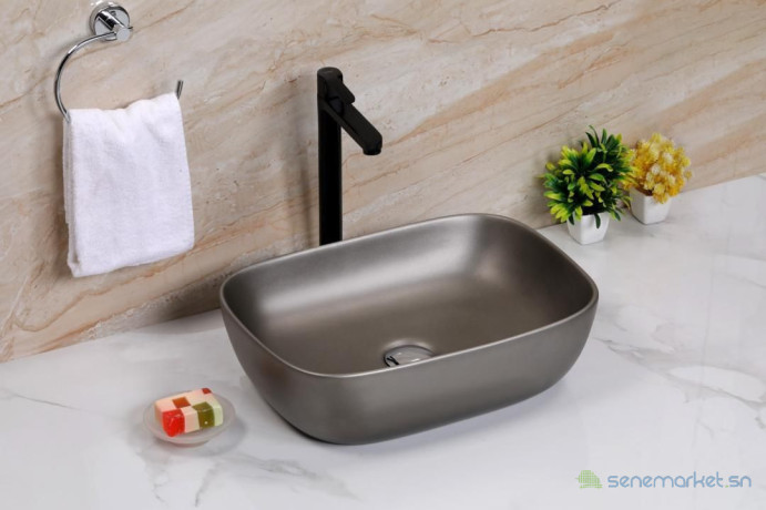 vasque-couleur-avec-un-robinet-big-1