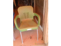 chaise-plastique-original-de-couleur-small-2