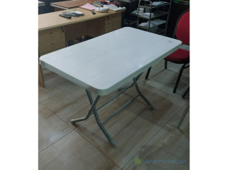 Table blanc 1m20cm et chaise plastique original