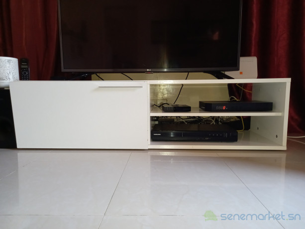 meuble-de-television-neuf-en-bois-laque-blanc-vernis-bradee-pour-cause-de-voyage-big-0