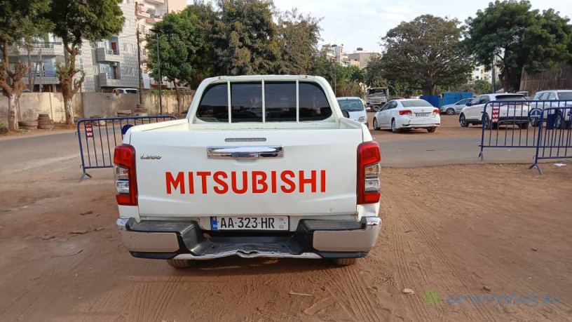 location-de-mitsubishi-l200-longue-duree-big-1