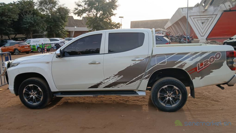 location-de-mitsubishi-l200-longue-duree-big-0