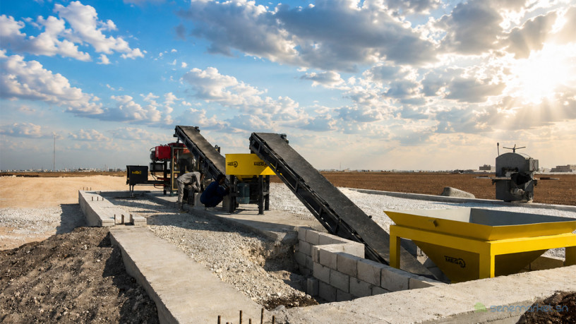 machine-de-production-de-parpaing-et-de-paves-en-beton-ensemble-big-2