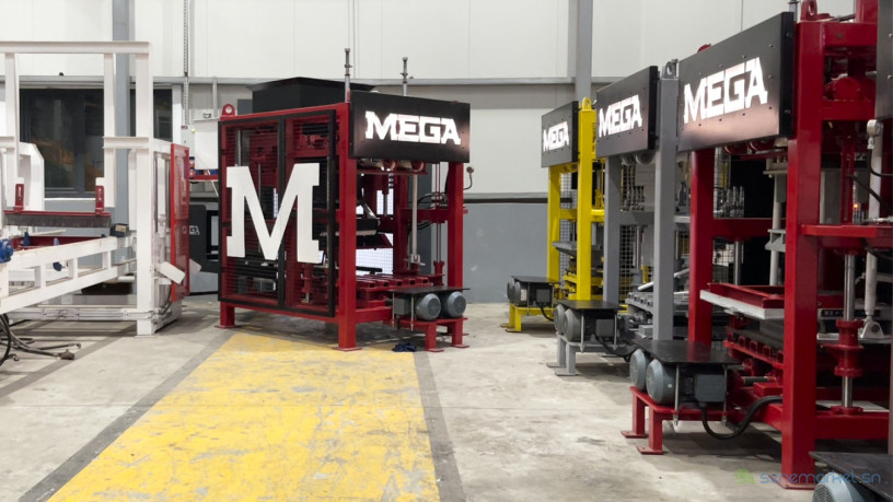 machine-de-production-de-parpaing-et-de-paves-en-beton-ensemble-big-3