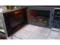 micro-ondes-sharp-900wh-small-1