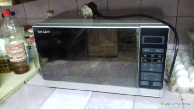 micro-ondes-sharp-900wh-big-4