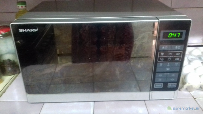 micro-ondes-sharp-900wh-big-3