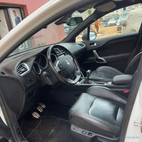 location-voiture-citroen-ds4-big-4
