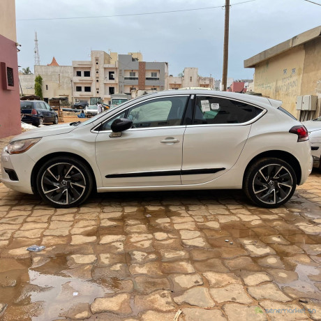 location-voiture-citroen-ds4-big-0