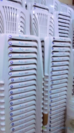 vente-de-chaises-plastiques-et-vip-de-qualite-big-3