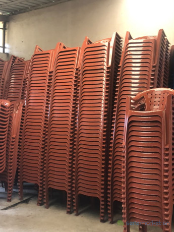 vente-de-chaises-plastiques-et-vip-de-qualite-big-0