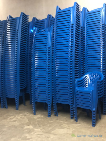 vente-de-chaises-plastiques-et-vip-de-qualite-big-1