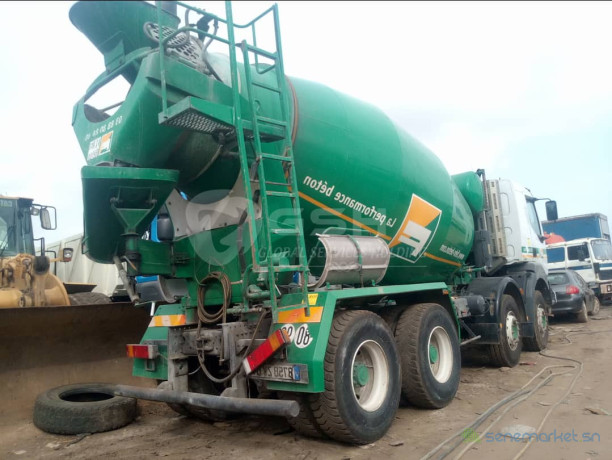 mise-en-location-dun-camion-toupie-malaxeur-big-0
