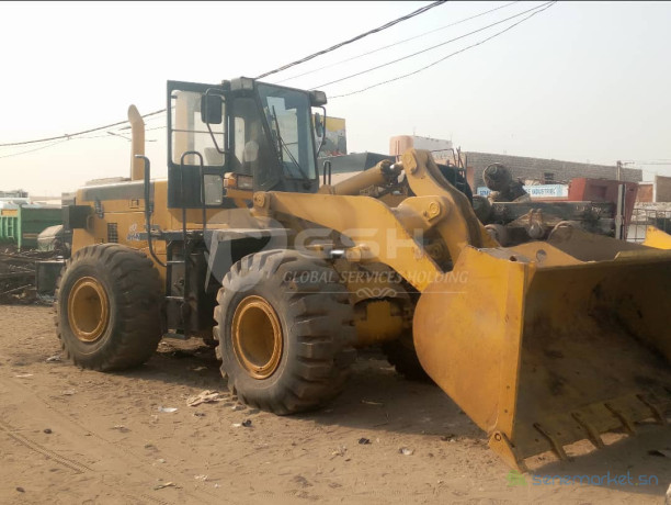mise-en-location-de-chargeurs-caterpillar-big-2