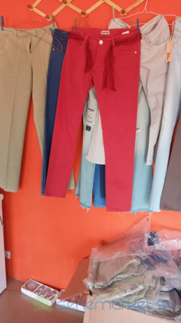 pantalon-pour-femme-venant-ditalie-et-maquillage-big-2