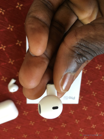 airpods-pro-5s-big-4