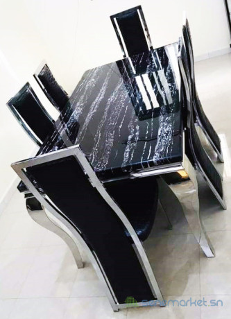 des-tables-a-manger-6-et-8-places-big-0