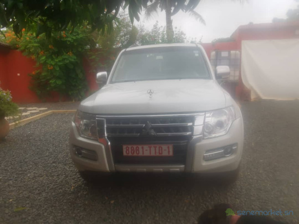 mitsubishi-pajero-2018-big-0