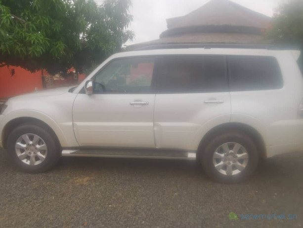 mitsubishi-pajero-2018-big-2