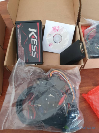 des-machines-diagnostiques-et-cables-pour-detecter-les-problemes-des-voitures-big-0