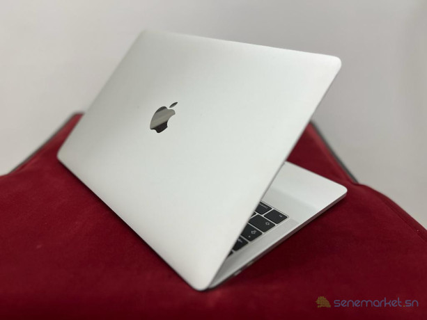 macbook-pro-2016-touch-bar-big-1