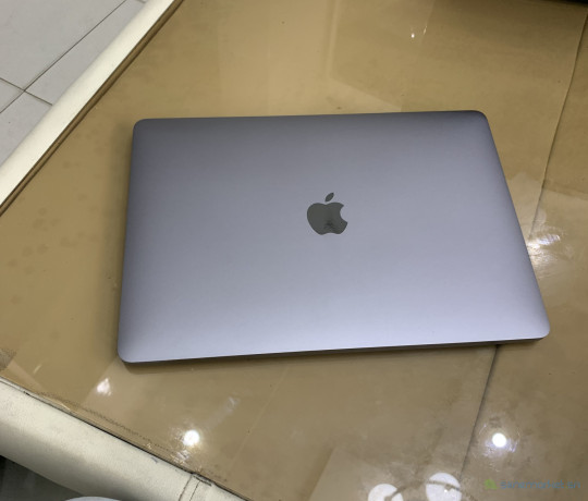 macbook-pro-retina-2018-touch-bar-big-0