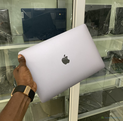 macbook-pro-retina-2018-touch-bar-big-4