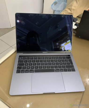macbook-pro-retina-2018-touch-bar-big-1