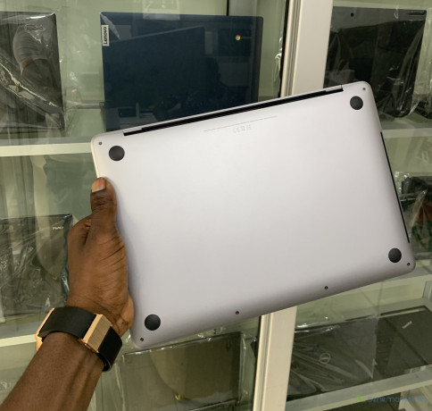 macbook-pro-retina-2018-touch-bar-big-3
