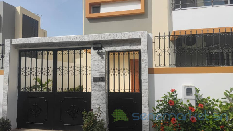villa-standing-situee-dans-la-cite-senegindia-au-pole-urbain-de-diamniadio-un-environnemental-calme-et-securise-big-0