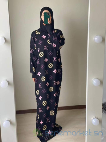 robe-de-priere-avec-capuche-big-0