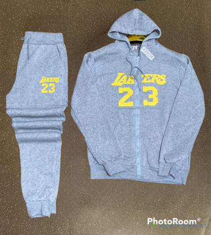 vetements-hommes-et-femmes-big-0