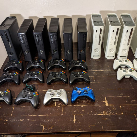 console-xbox-360-1-manette-2-jeux-big-0