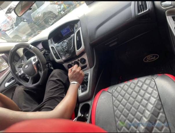 ford-focus-annee-2013-automatique-essence-big-2