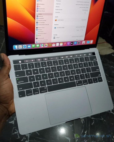 macbook-pro-2019-touch-bar-big-2