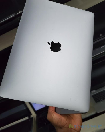 macbook-pro-2019-touch-bar-big-3