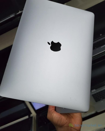 macbook-pro-2019-touch-bar-big-3