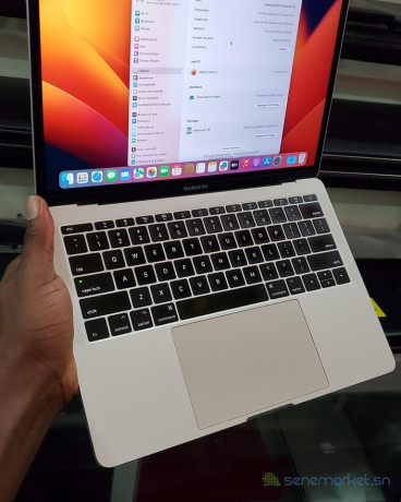 macbook-pro-2017-non-touch-bar-big-3